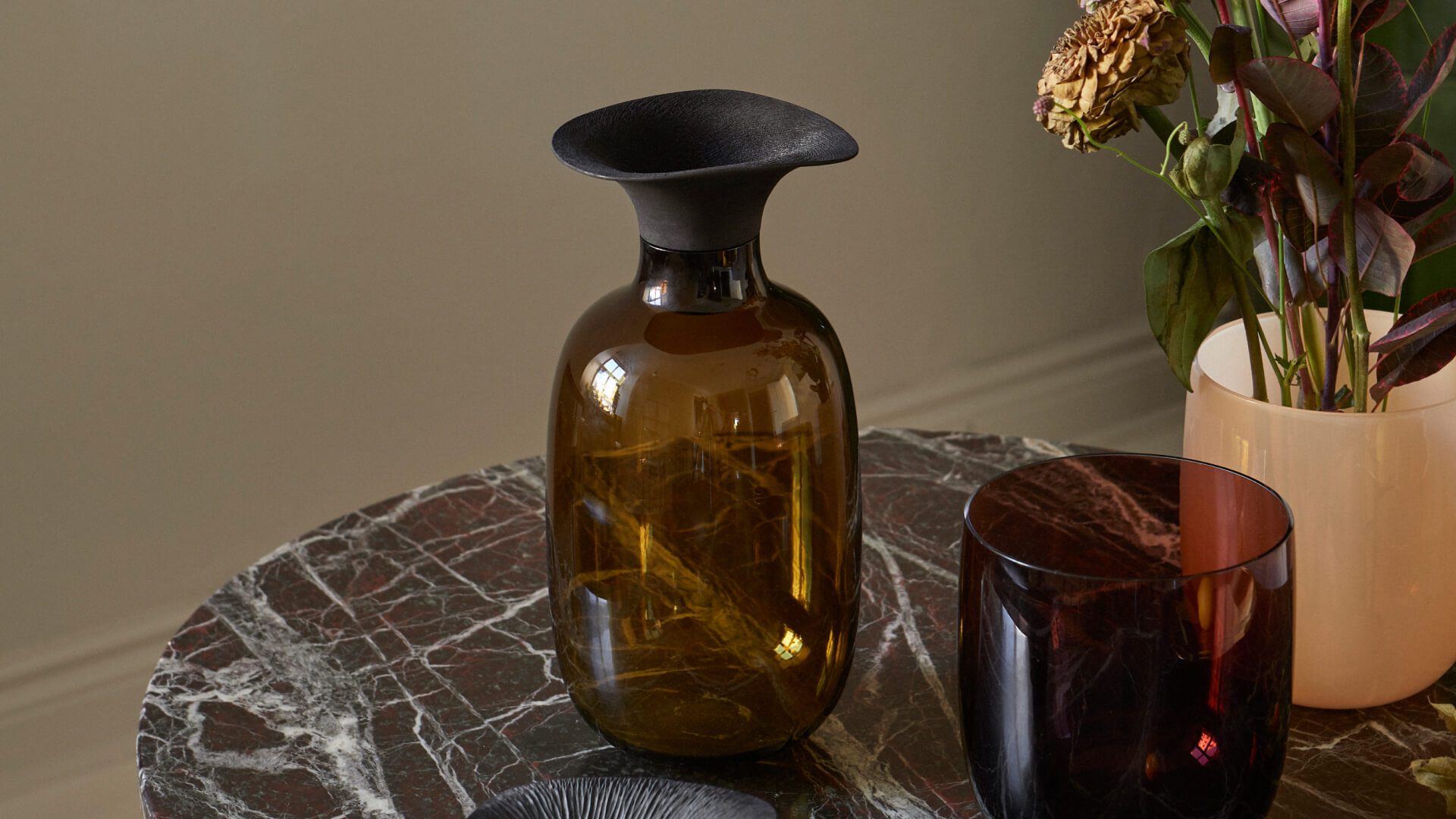 Vieno Vase by Antrei Hartikainen & Katriina Nuutinen |