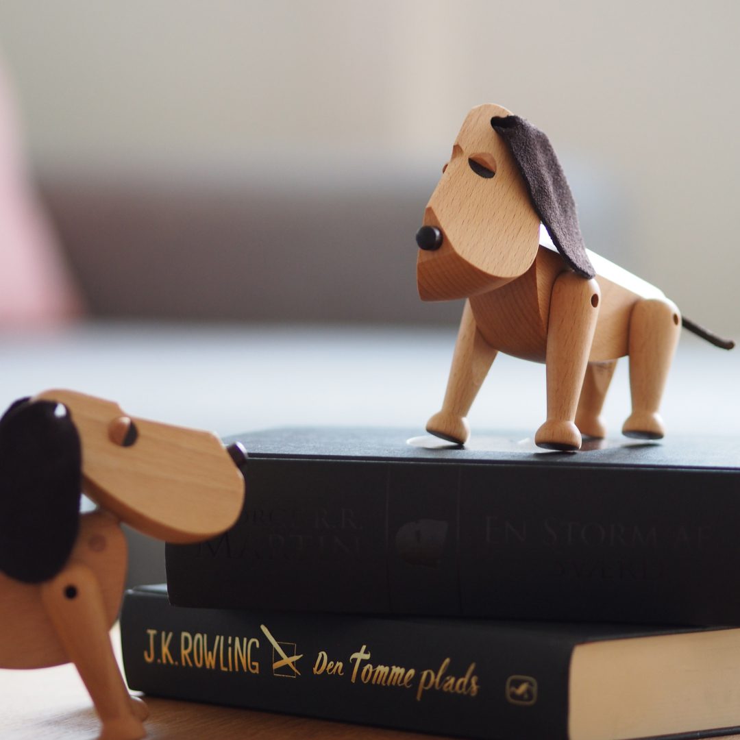 Oscar the Dog by Hans Bølling | W65mm  x H130mm