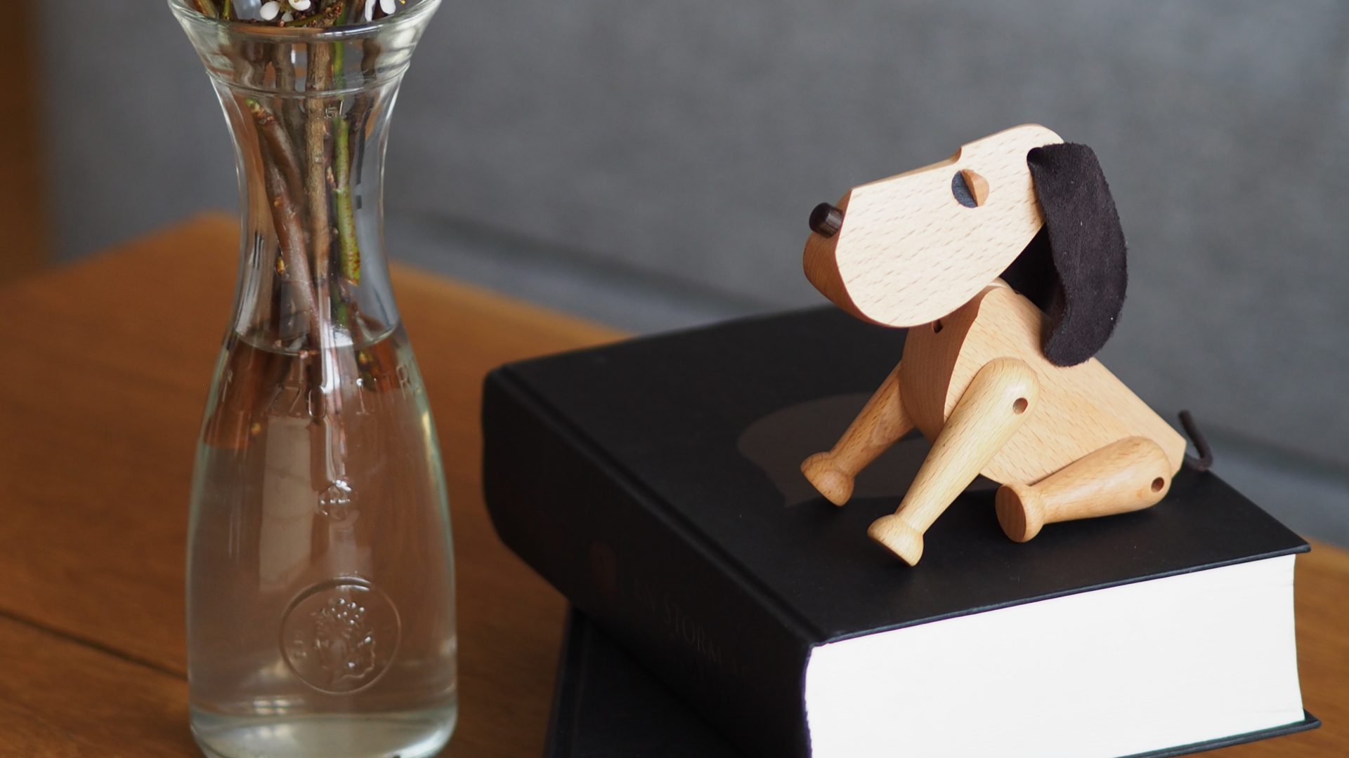 Oscar the Dog by Hans Bølling | W65mm  x H130mm