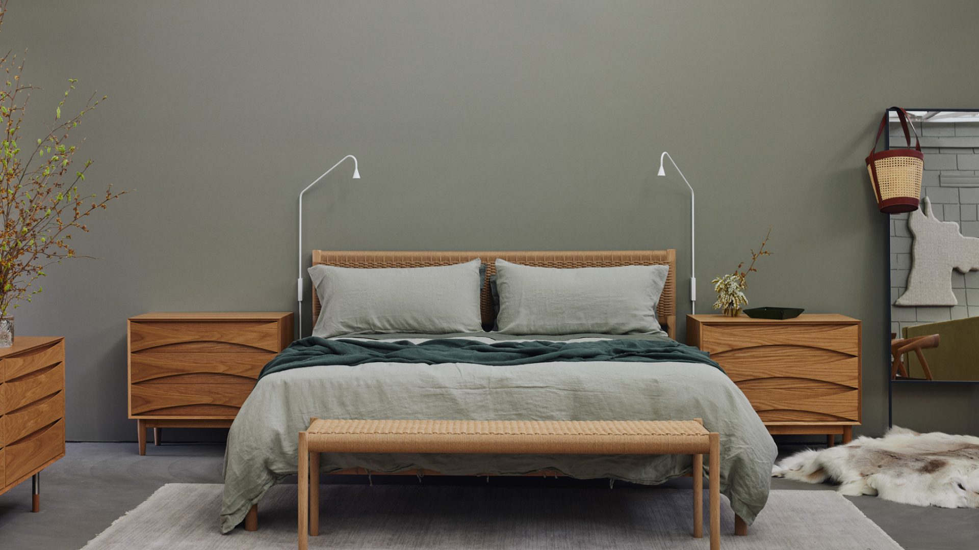 Austere Wall Lamp