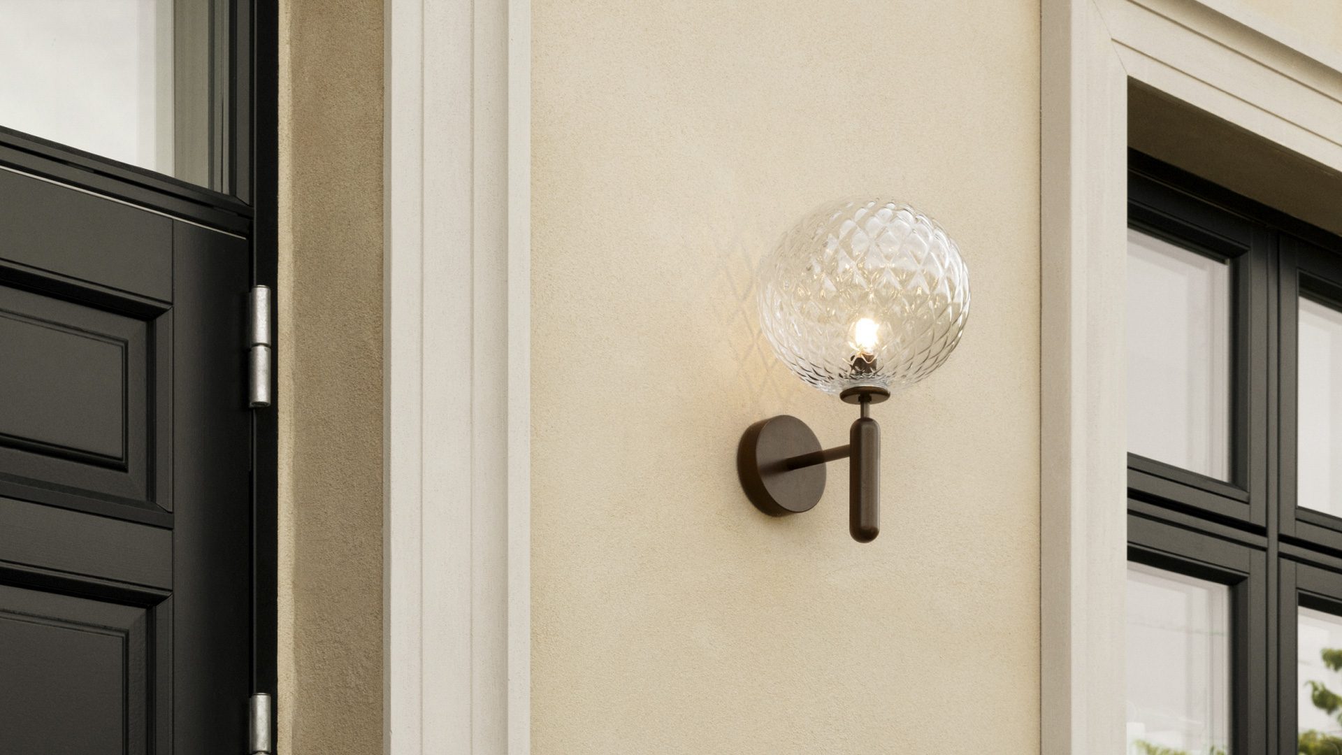 Miira Outdoor Wall Lamp