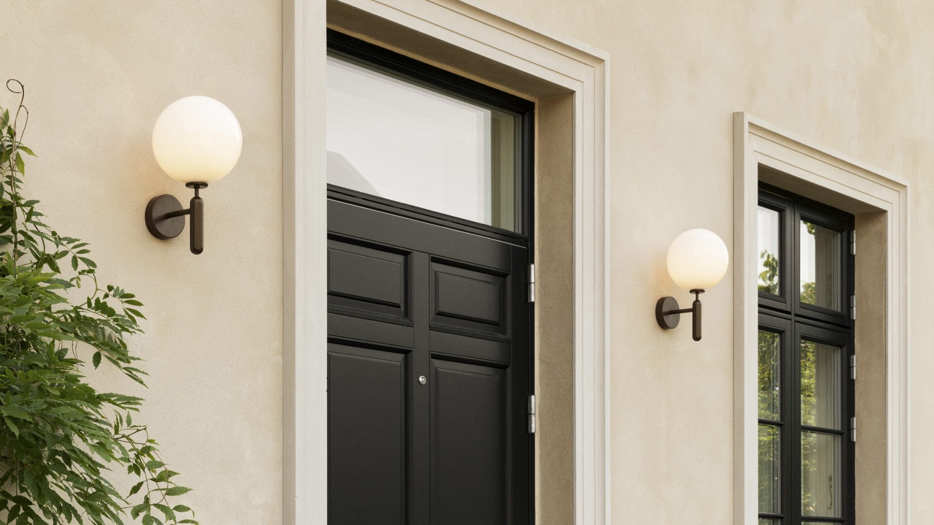 Miira Outdoor Wall Lamp