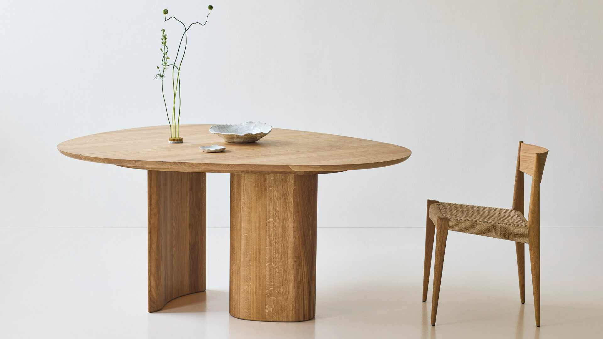 Tangent Table Round