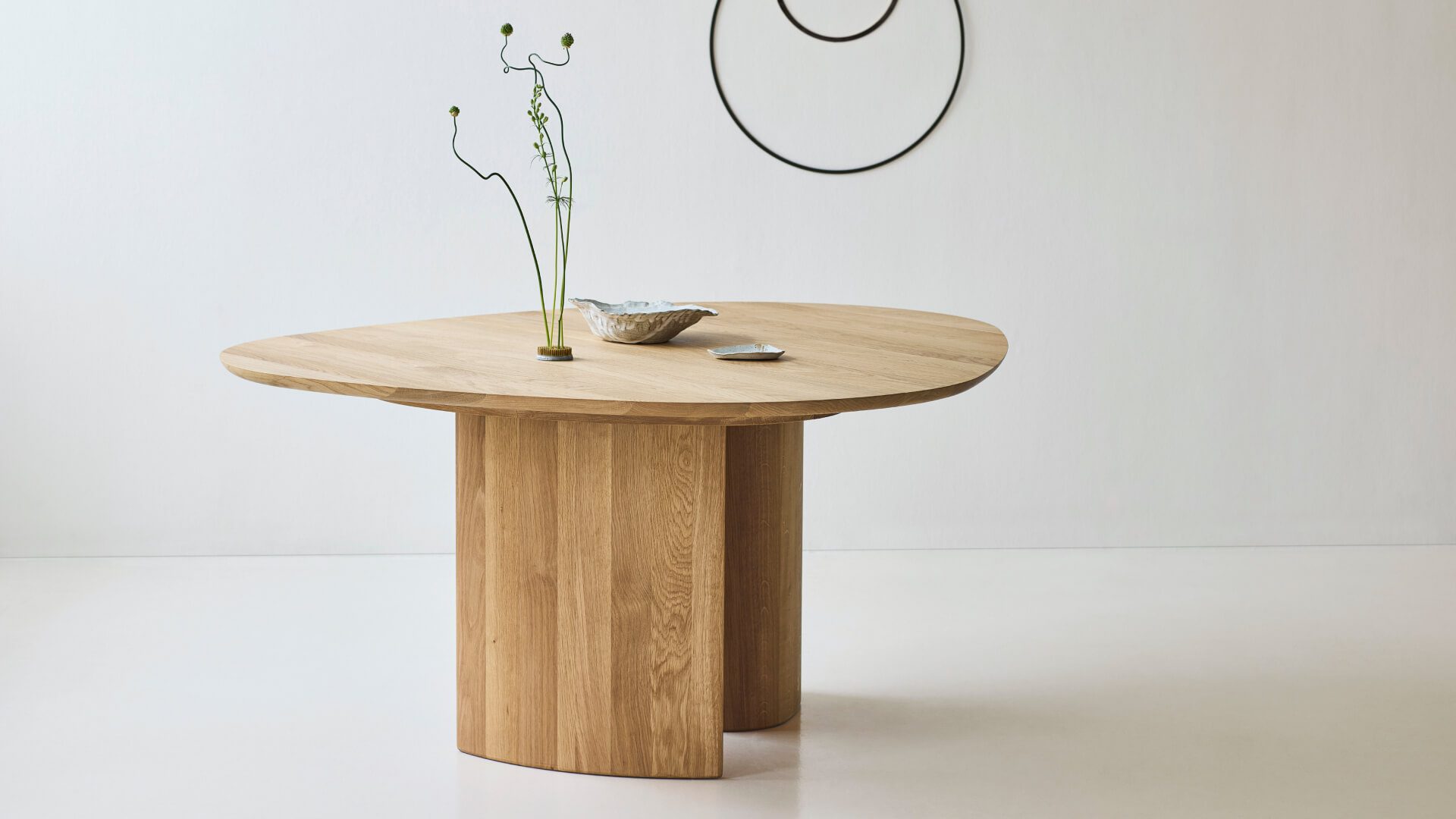 Tangent Table Round